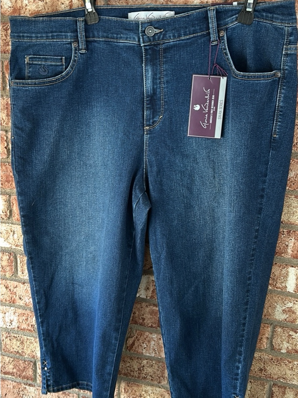 Gloria Vanderbilt Women’s 16W Dark Capri Jeans